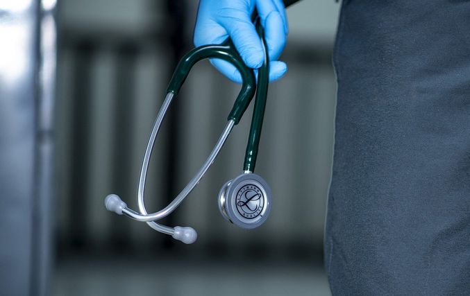 Καταδικάζει ο Ιατρικός Σύλλογος Λάρισας τον χρηματισμό του γιατρού